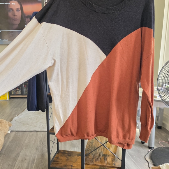 BloomChic Rust Sweater - Picture 2 of 3